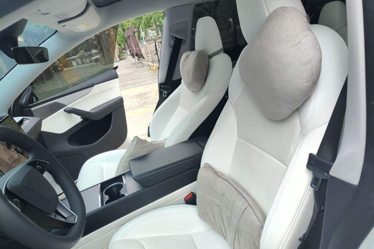 Used Tesla Model Y 2025 Long-Range All-Wheel-Drive Version Left Front Seat