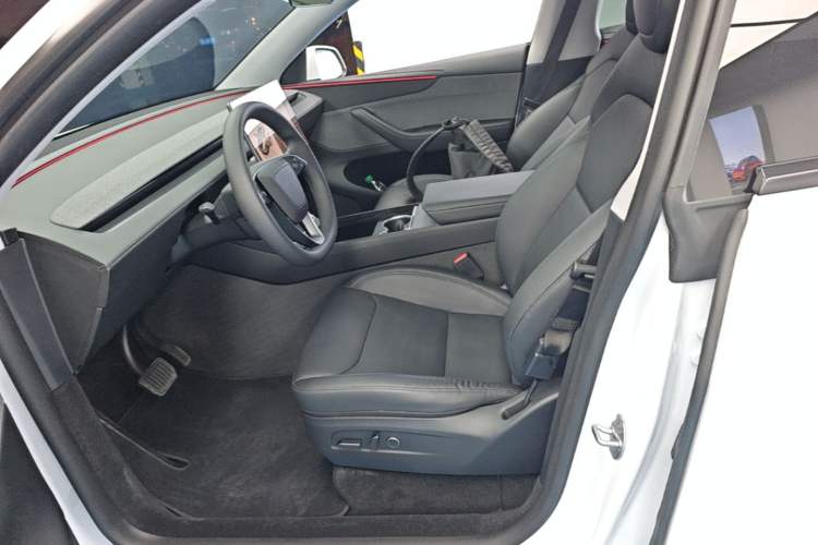 Used Tesla Model Y 2025 Rear-Wheel-Drive Version Left Front Seat