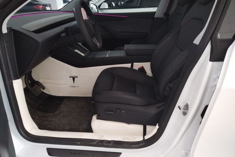 Used Tesla Model Y 2025 Rear-Wheel-Drive Version Left Front Seat