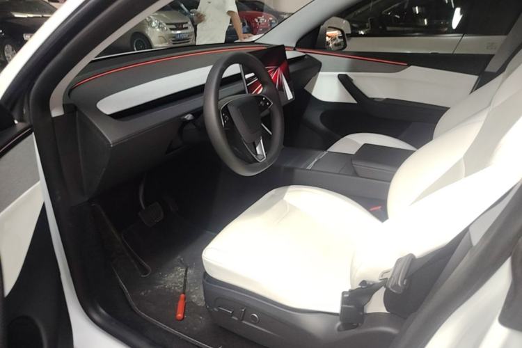 Used Tesla Model Y 2025 Rear-Wheel Drive First Edition Left Front Seat
