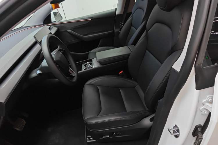 Used Tesla Model Y 2025 Long-Range All-Wheel-Drive Version Left Front Seat