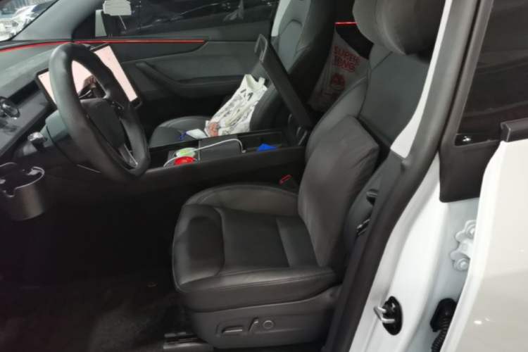 Used Tesla Model Y 2025 Rear-Wheel Drive First Edition Left Front Seat