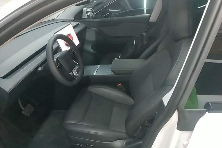Used Tesla Model Y 2025 Rear-Wheel-Drive Version Left Front Seat