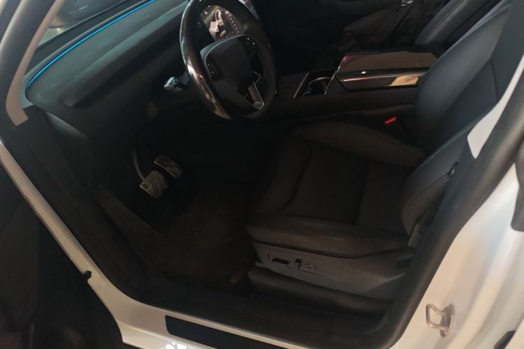 Used Tesla Model Y 2025 Long-Range All-Wheel-Drive Version Left Front Seat