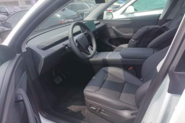 Used Tesla Model Y 2025 Long-Range All-Wheel Drive First Edition Left Front Seat