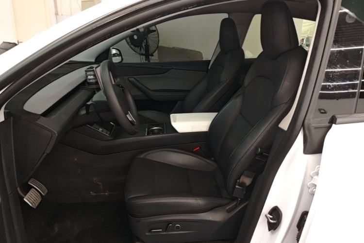 Used Tesla Model Y 2025 Rear-Wheel-Drive Version Left Front Seat