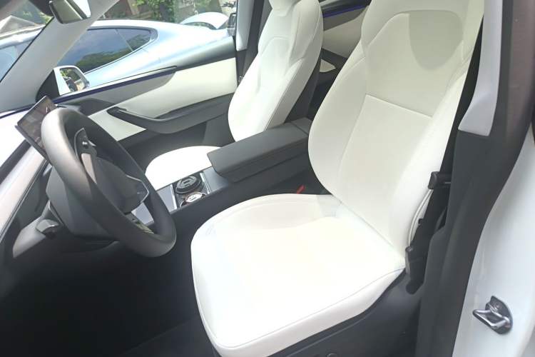 Used Tesla Model Y 2025 Long-Range All-Wheel-Drive Version Left Front Seat