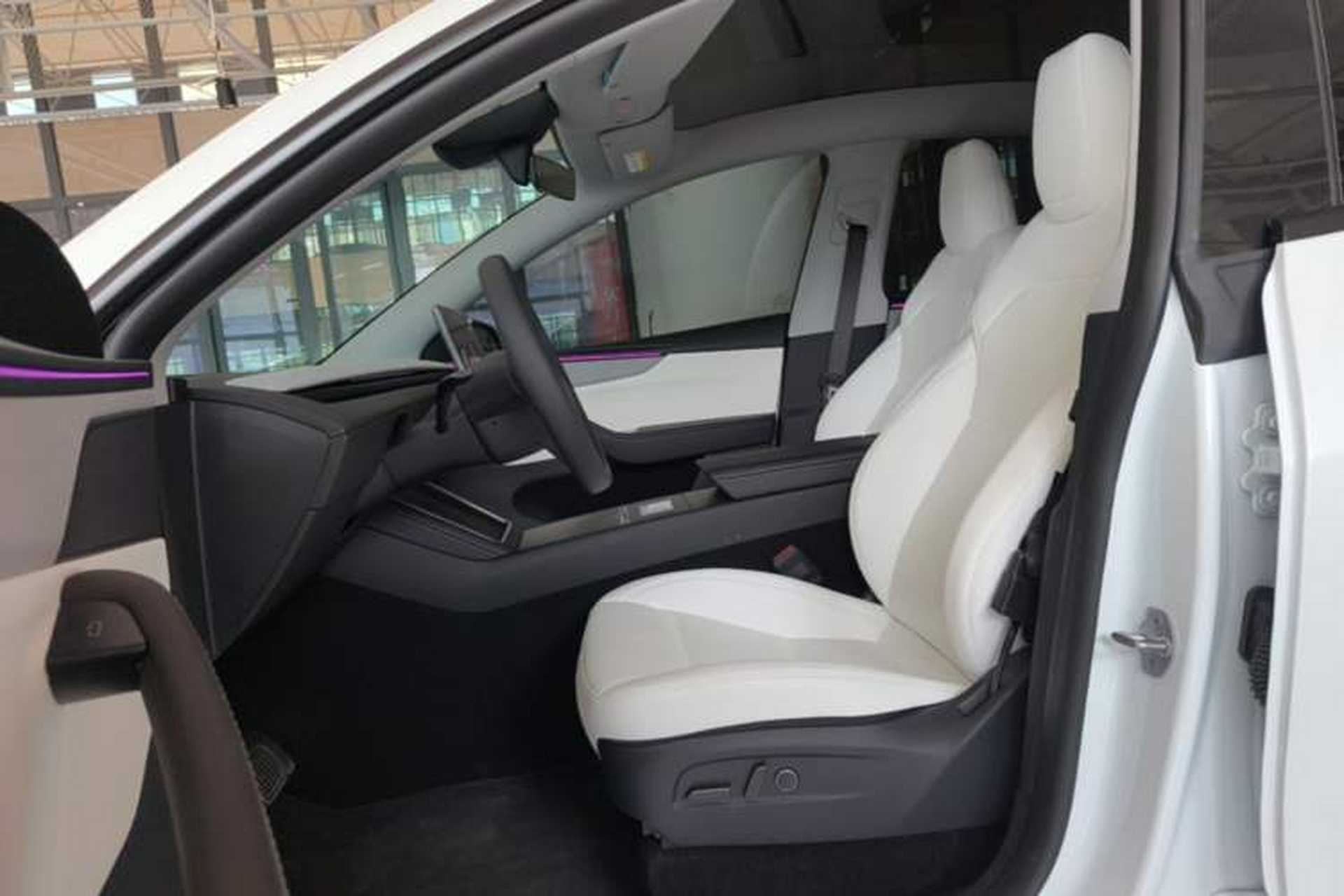 Used Tesla Model Y 2025 Long-Range All-Wheel-Drive Version Left Front Seat