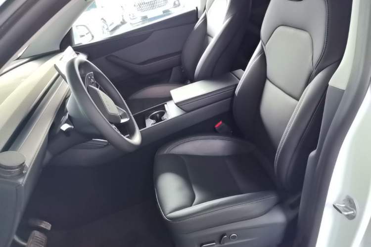 Used Tesla Model Y 2025 Rear-Wheel-Drive Version Left Front Seat
