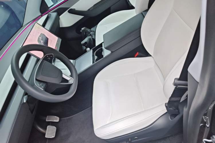 Used Tesla Model Y 2025 Long-Range All-Wheel Drive First Edition Left Front Seat