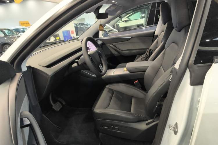 Used Tesla Model Y 2025 Rear-Wheel-Drive Version Left Front Seat