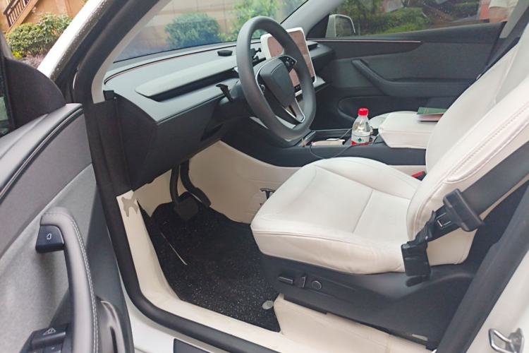 Used Tesla Model Y 2025 Rear-Wheel-Drive Version Left Front Seat