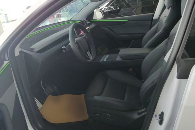 Used Tesla Model Y 2025 Rear-Wheel-Drive Version Left Front Seat