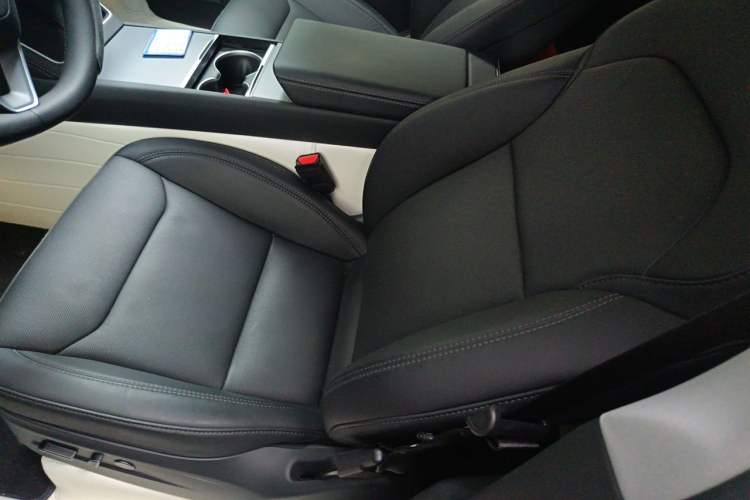 Used Tesla Model Y 2025 Rear-Wheel-Drive Version Left Front Seat