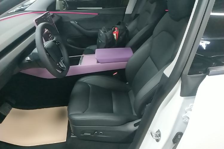 Used Tesla Model Y 2025 Long-Range All-Wheel-Drive Version Left Front Seat