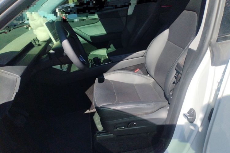 Used Tesla Model Y 2025 Rear-Wheel-Drive Version Left Front Seat