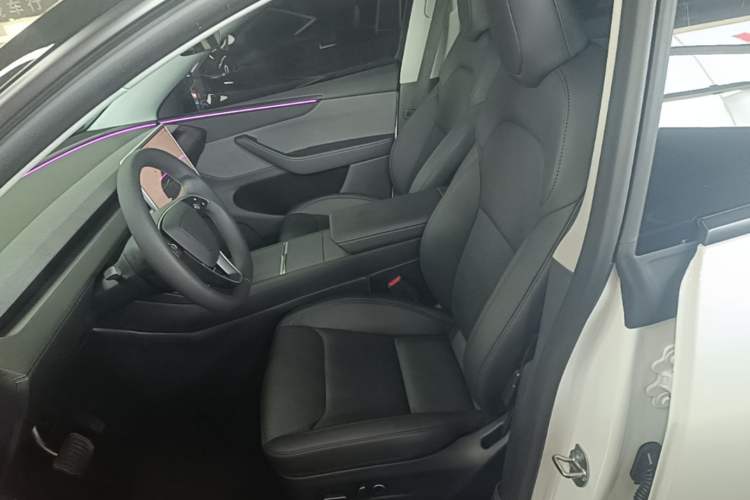Used Tesla Model Y 2025 Rear-Wheel-Drive Version Left Front Seat