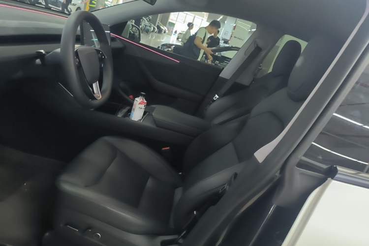 Used Tesla Model Y 2025 Long-Range All-Wheel Drive First Edition Left Front Seat