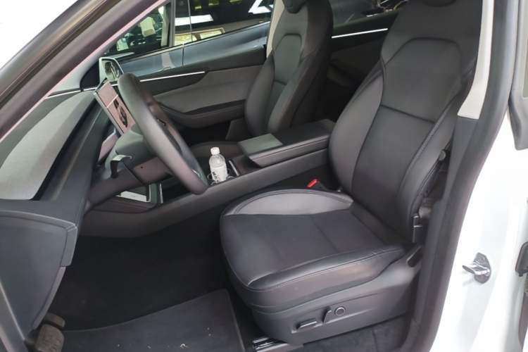 Used Tesla Model Y 2025 Rear-Wheel-Drive Version Left Front Seat