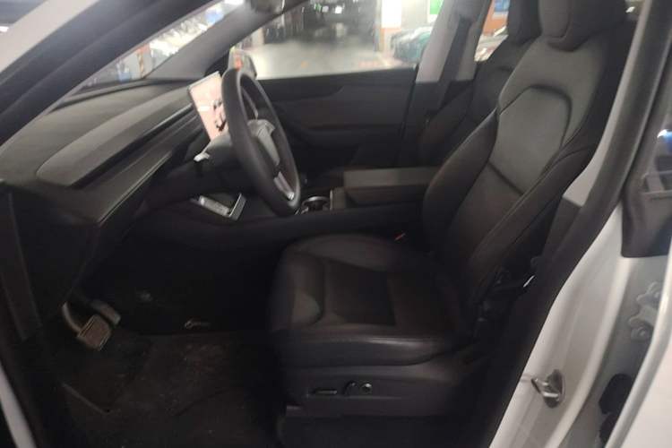 Used Tesla Model Y 2025 Rear-Wheel-Drive Version Left Front Seat
