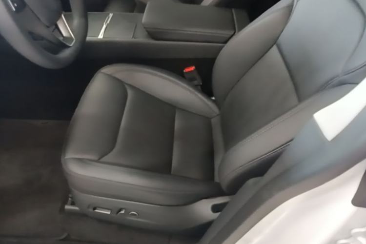 Used Tesla Model Y 2025 Rear-Wheel Drive First Edition Left Front Seat
