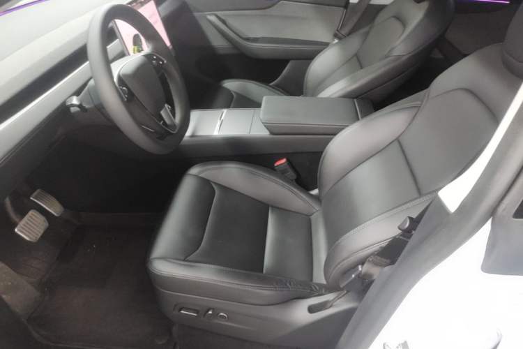 Used Tesla Model Y 2025 Rear-Wheel-Drive Version Left Front Seat