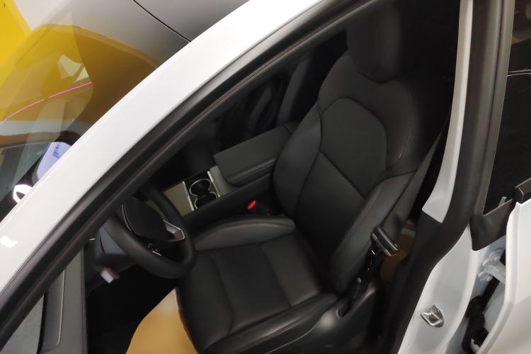 Used Tesla Model Y 2025 Long-Range All-Wheel-Drive Version Left Front Seat
