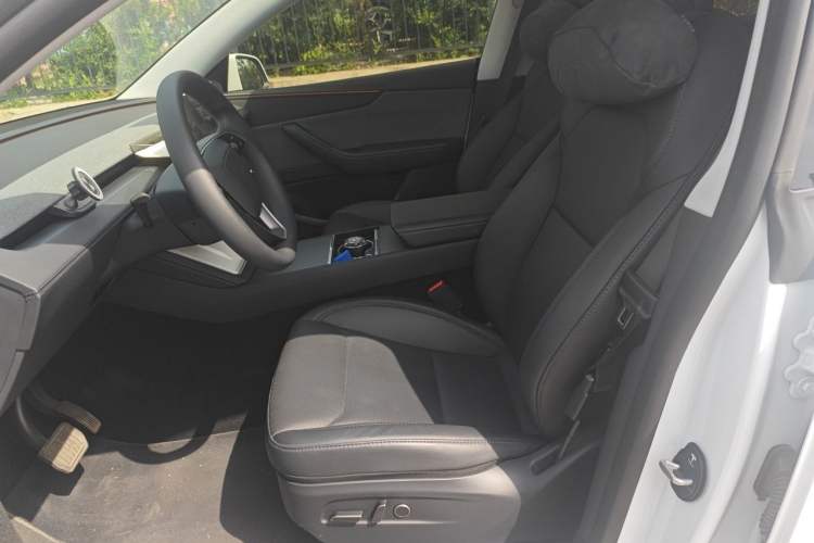 Used Tesla Model Y 2025 Rear-Wheel-Drive Version Left Front Seat