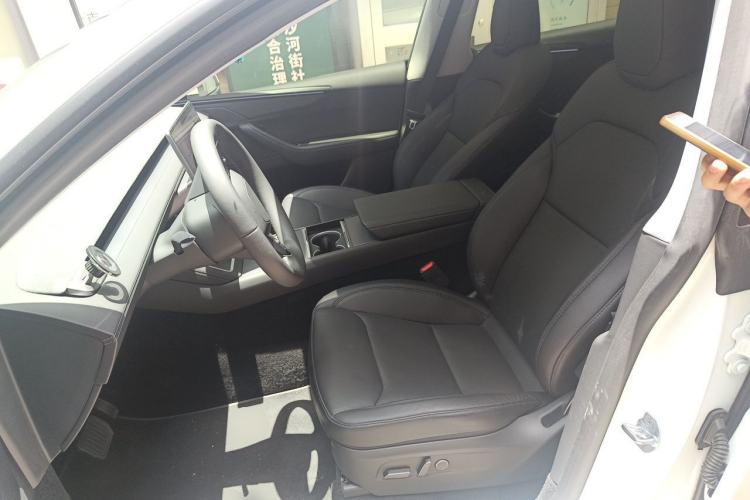Used Tesla Model Y 2025 Long-Range All-Wheel Drive First Edition Left Front Seat