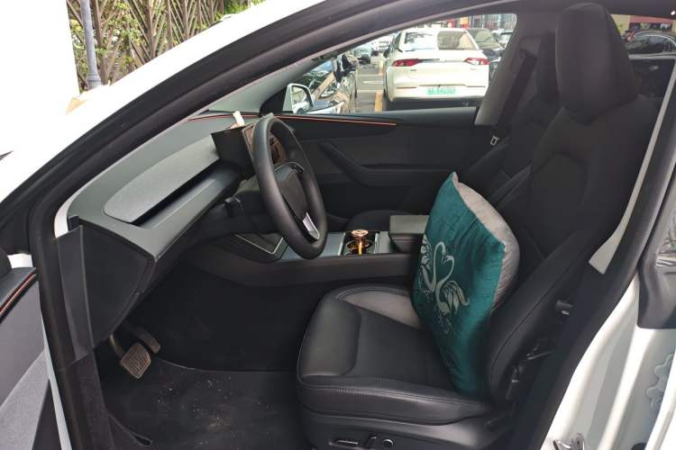 Used Tesla Model Y 2025 Rear-Wheel-Drive Version Left Front Seat