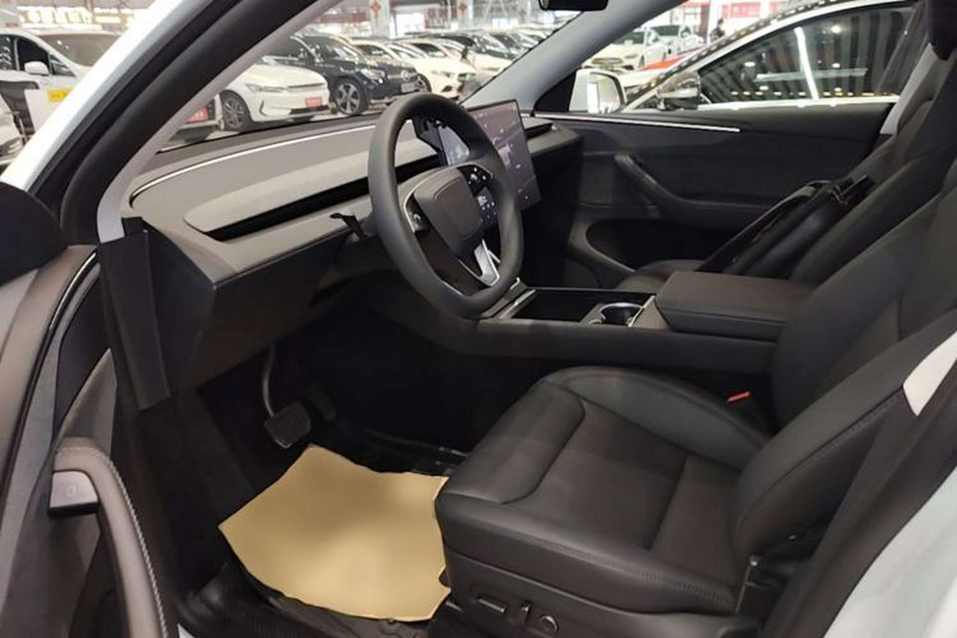 Used Tesla Model Y 2025 Long-Range All-Wheel-Drive Version Left Front Seat