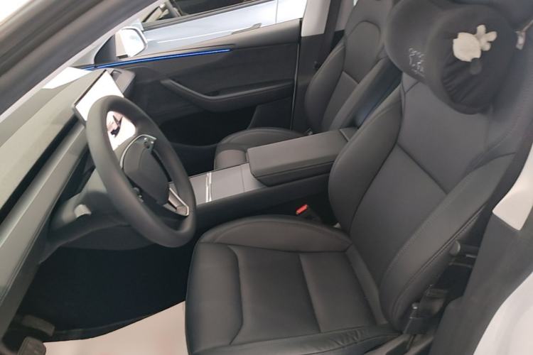 Used Tesla Model Y 2025 Long-Range All-Wheel-Drive Version Left Front Seat