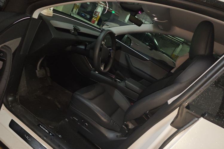 Used Tesla Model Y 2025 Rear-Wheel-Drive Version Left Front Seat