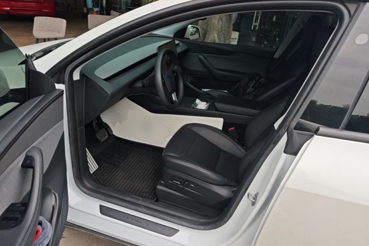 Used Tesla Model Y 2025 Rear-Wheel-Drive Version Left Front Seat