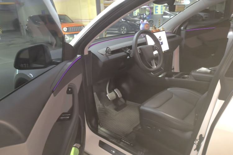 Used Tesla Model Y 2025 Rear-Wheel-Drive Version Left Front Seat