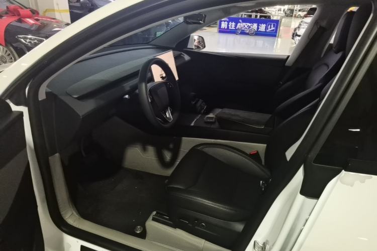 Used Tesla Model Y 2025 Rear-Wheel-Drive Version Left Front Seat