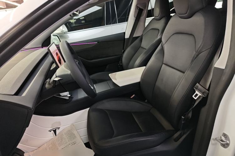 Used Tesla Model Y 2025 Long-Range All-Wheel-Drive Version Left Front Seat