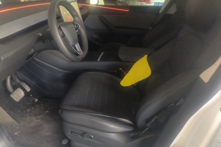Used Tesla Model Y 2025 Rear-Wheel Drive First Edition Left Front Seat