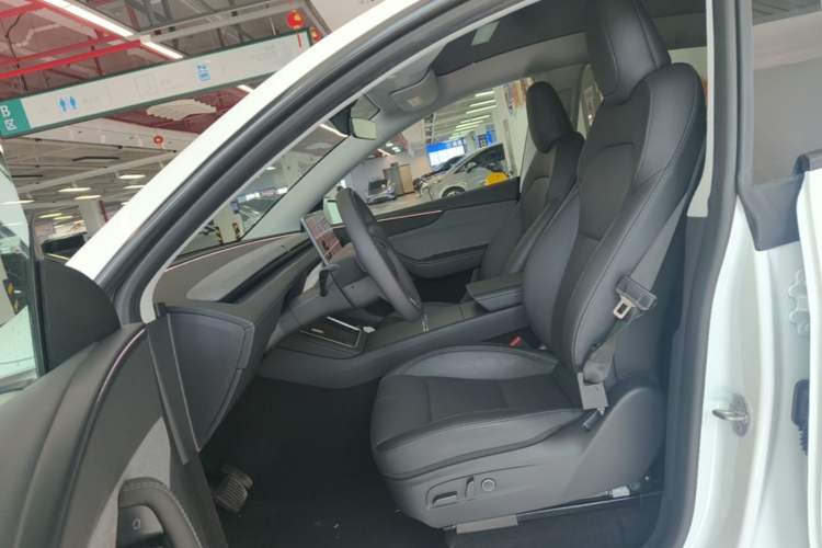 Used Tesla Model Y 2025 Rear-Wheel-Drive Version Left Front Seat