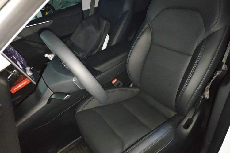 Used Tesla Model Y 2025 Updated Version Long-Range All-Wheel Drive Left Front Seat
