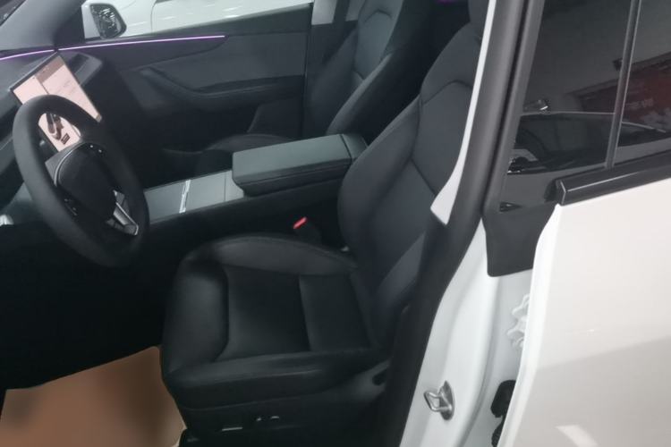 Used Tesla Model Y 2025 Rear-Wheel Drive First Edition Left Front Seat