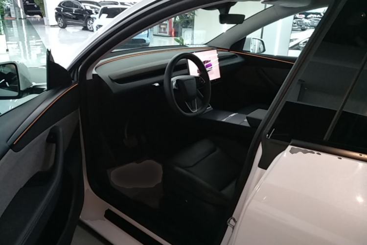 Used Tesla Model Y 2025 Rear-Wheel Drive First Edition Left Front Seat