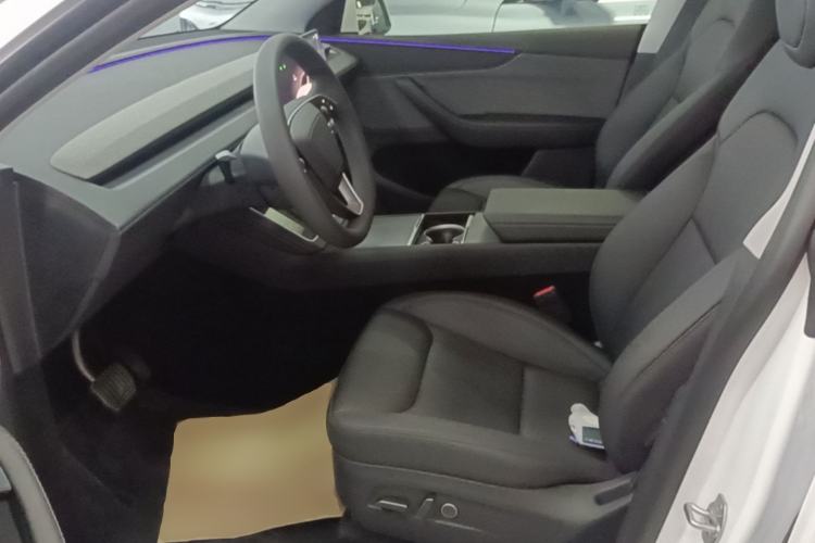 Used Tesla Model Y 2025 Rear-Wheel-Drive Version Left Front Seat
