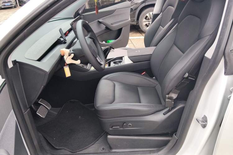 Used Tesla Model Y 2025 Rear-Wheel-Drive Version Left Front Seat