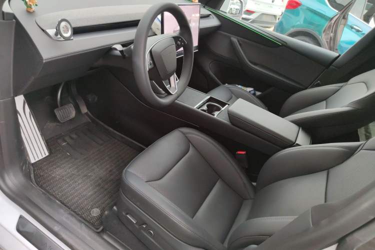 Used Tesla Model Y 2025 Rear-Wheel-Drive Version Left Front Seat
