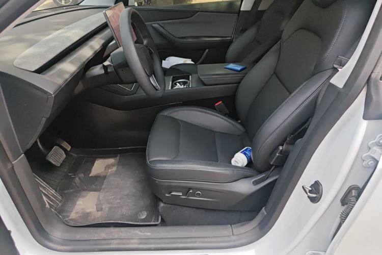Used Tesla Model Y 2025 Rear-Wheel-Drive Version Left Front Seat
