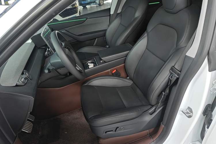 Used Tesla Model Y 2025 Rear-Wheel-Drive Version Left Front Seat