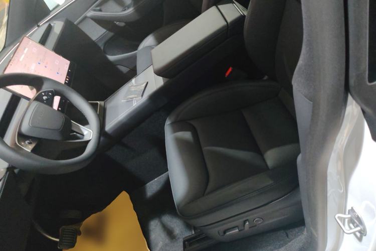 Used Tesla Model Y 2025 Rear-Wheel-Drive Version Left Front Seat