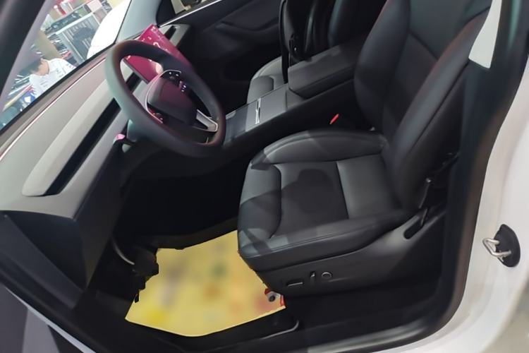 Used Tesla Model Y 2025 Rear-Wheel-Drive Version Left Front Seat