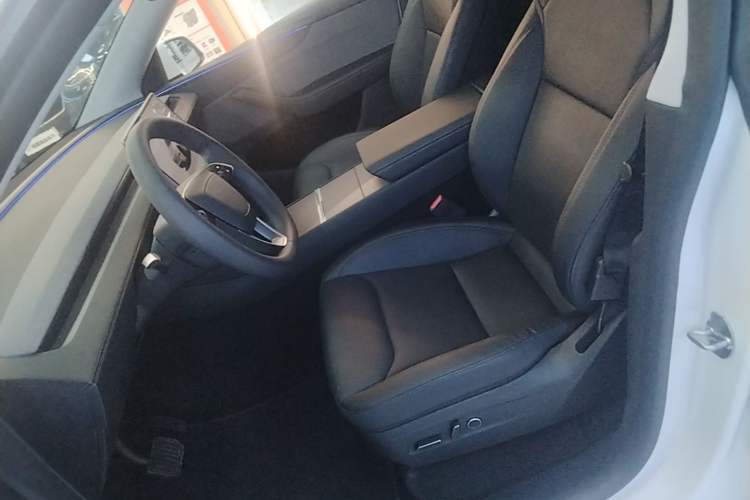 Used Tesla Model Y 2025 Rear-Wheel-Drive Version Left Front Seat